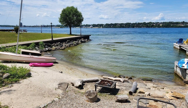 Terrific 2-bedroom cottage in 1000 Islands