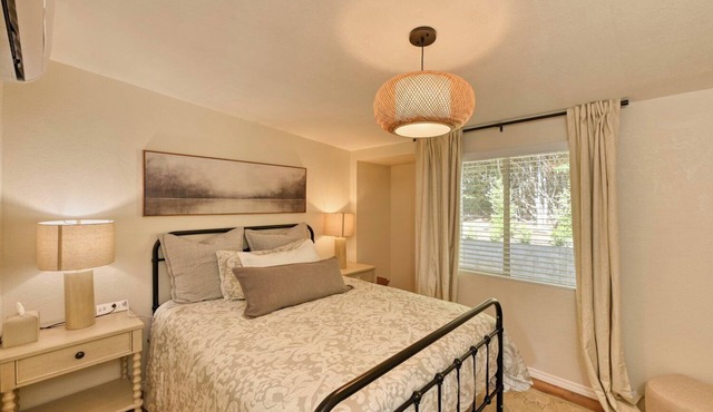 Terrific 2-bedroom cottage in Escondido