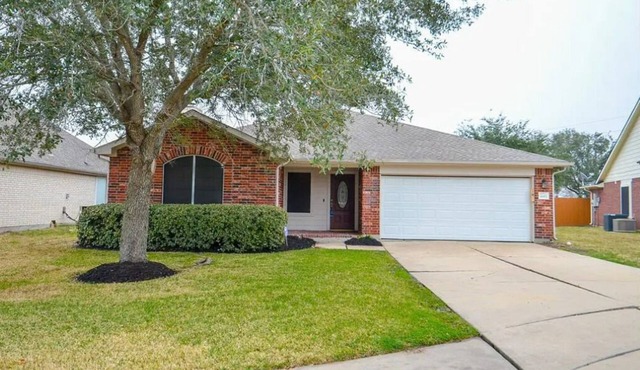 Terrific 2-bedroom house with AC and POOL in charming Richmond