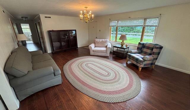 Terrific 3-bedroom house with AC in Huntingdon with short drive to State College