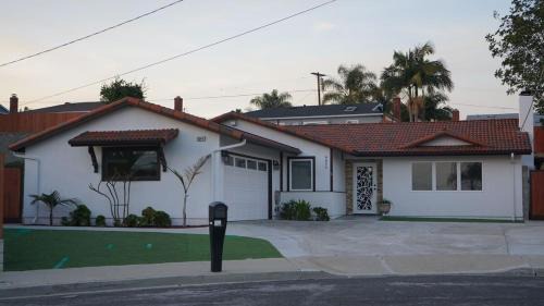Terrific 3-bedroom house with AC in Oceanside