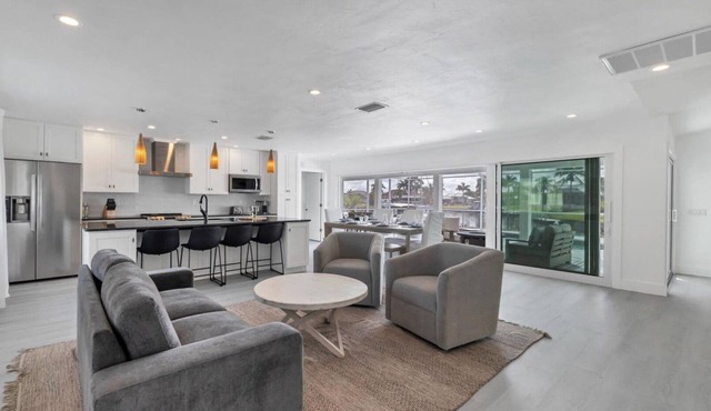 🥇 Terrific 3bd villa on canal with a private pool (CH895)