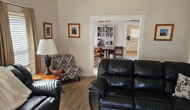 Terrific 4-bedroom house with AC in Louisville