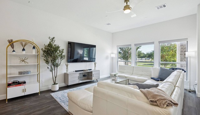 Terrific 4BR Retreat - Prime DFW