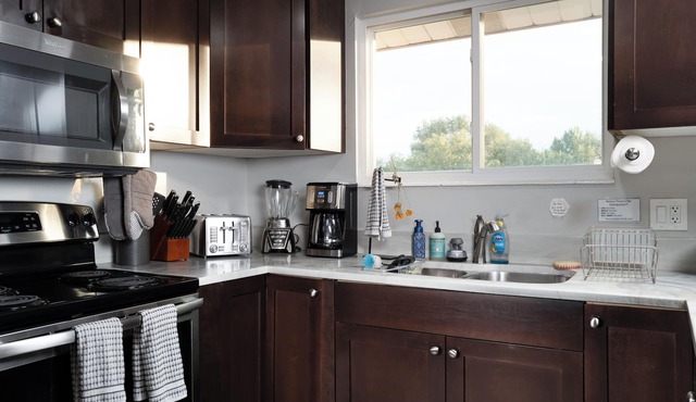 Terrific 5-bedroom bunk house with Jordan River Trail access near downtown SLC