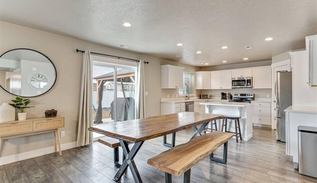 Terrific 5-bedroom house in Springville with Mountain Views!