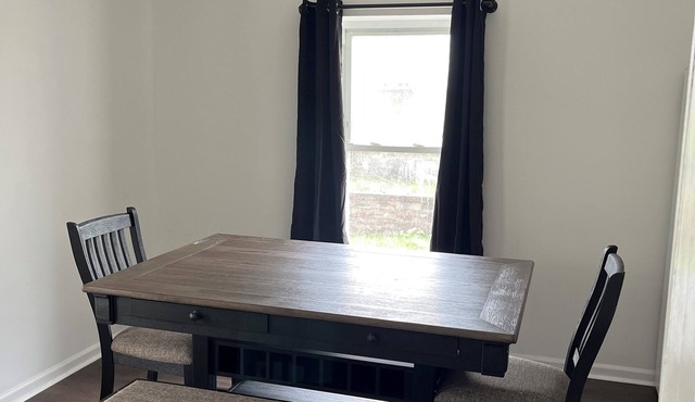 Terrific 6-bedroom house with WiFi in Burgettstown