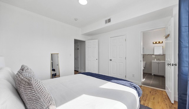 Terrific 8-bedroom apartment with AC in Newark