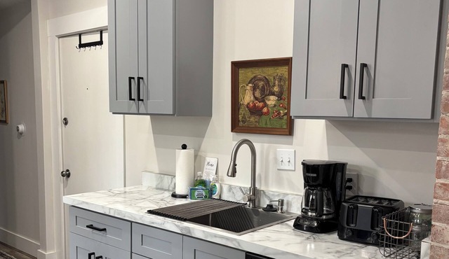 Terrific apartment with AC in charming Dansville