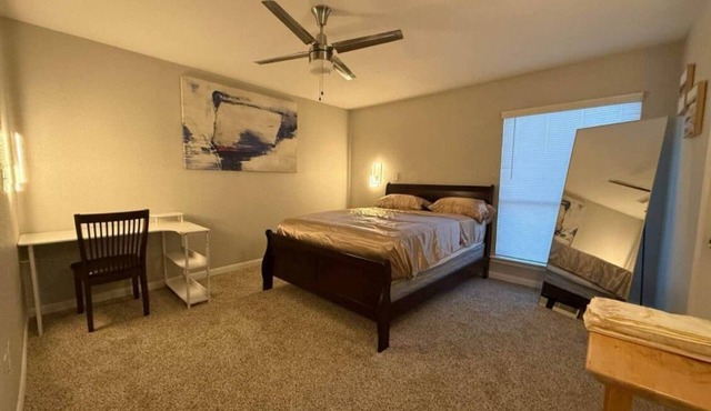Terrific apartment with AC in lively Houston and heart of Chinatown