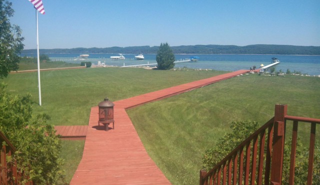 Terrific Family Getaway on Lake Charleviox with Stunning Views