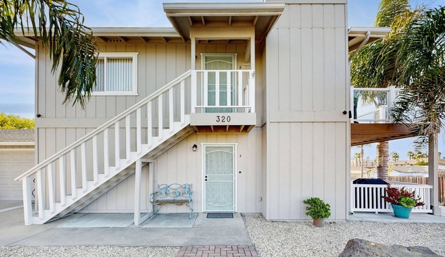 Terrific home close to the beach, restaurants, parks, and activities w/free WiFi