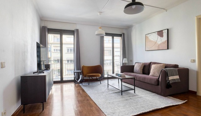 Terrific La Bonanova 2BR w/Doorman & Rooftop Pool, by Blueground