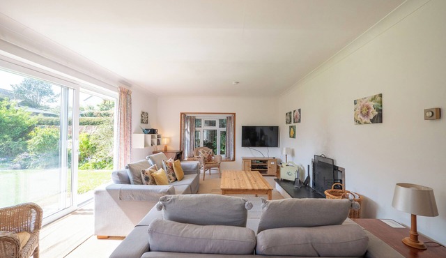 Terrific pet friendly 4-bedroom cottage in Stoke Fleming