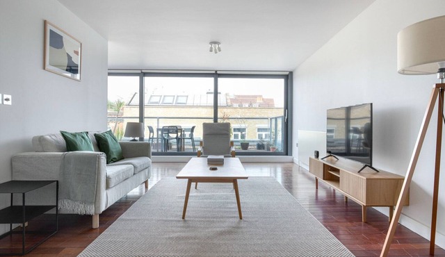 Terrific Shoreditch 2BR Penthouse w/Balconies, nr Tube, by Blueground