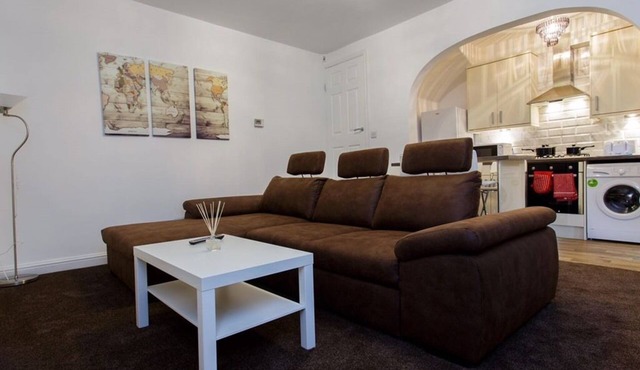 Terrific sleeps 7 close to central Leeds