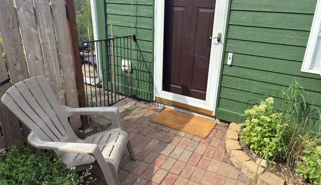Terrific studio space with kitchenette, patio, AC, wifi