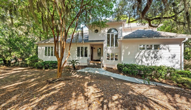 Terrific Vacation Home! Gorgeous Golf Course Views! Great Location! Amenity access included!