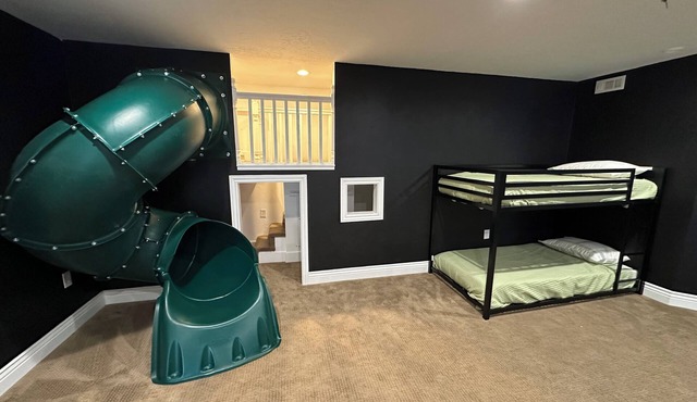 Tesla Charger-11 Beds-Large Home at the Mouth of Ephraim Canyon.