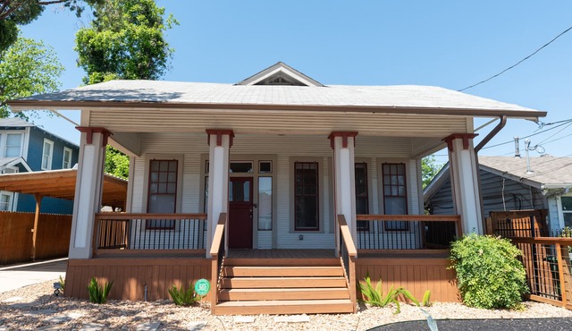 ★Tesla House w/Hot-Tub 3br/3bath 5min to Downtown
