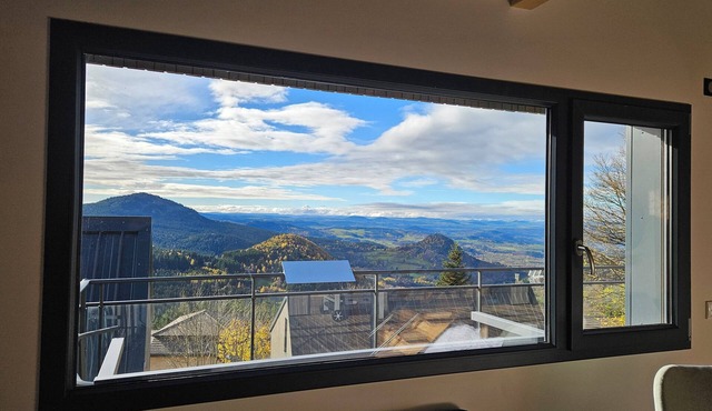 Testavoyre: Gîte* with breathtaking views of the Haute Loire mountains.