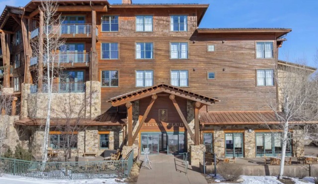 Teton Club-2 bed/2 bath Xmas week ski-in/ski-out w/two free 7-day lift tickets