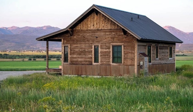 Teton Homestead: Cabin w/Stunning Teton Views