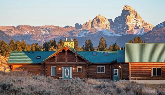Teton Homestead: Ultimate Teton View Log Cabin
