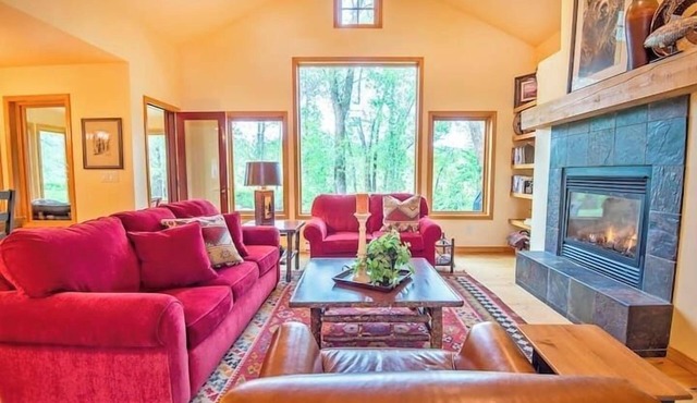 Teton Homestead: Western Chic House Near Targhee
