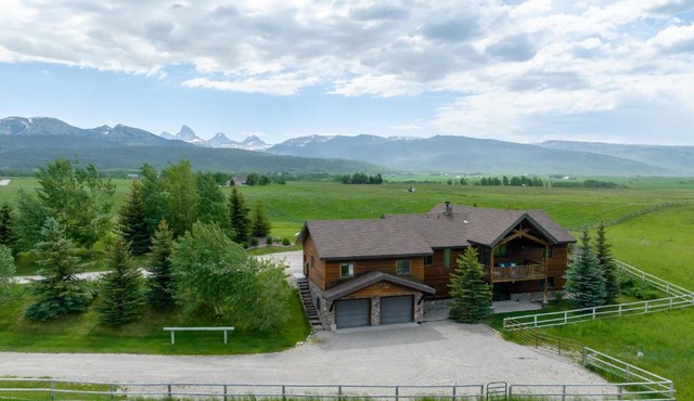 Teton Melody by KABINO Partial Air Conditioning Hot Tub FirePit Foosball Telescope Games WiFi Grill Mtn Views