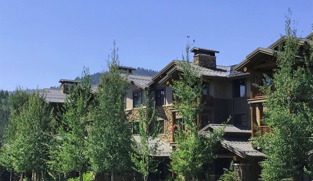 Teton Springs Resort Condo with large outdoor dining and Underground Parking