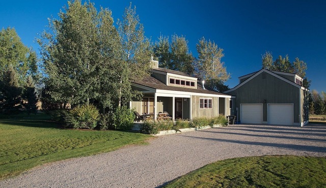 Teton View Lodge- Spacious, Peaceful, Stunning View. Hot Tub/Sauna/Steam Shower