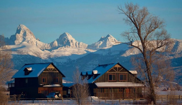 Tetonia Lodge | Postcard views, fireplace, bunk room and big kitchen