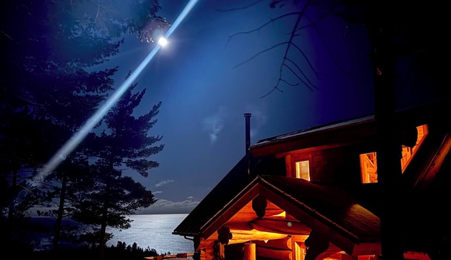 Tettegouche Cedar Log Cabin amazing Lake Superior views near 4 state parks, SHT