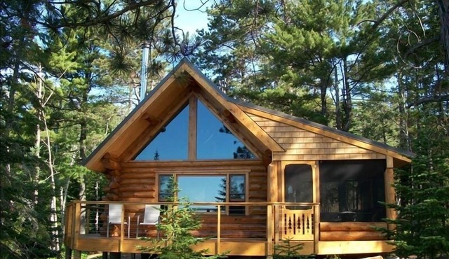 Tettegouche Log Cabin Lake Superior views, Sauna, 4 state parks, snowshoe trails