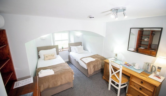 Teviotside Travel Inn - Hawick - Room 6 - double/twin