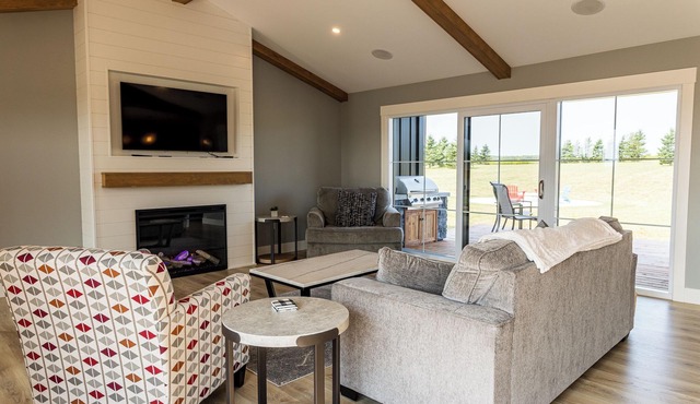 Texadians Clubhouse in Granville with River Access, Firepit & Modern Comfort