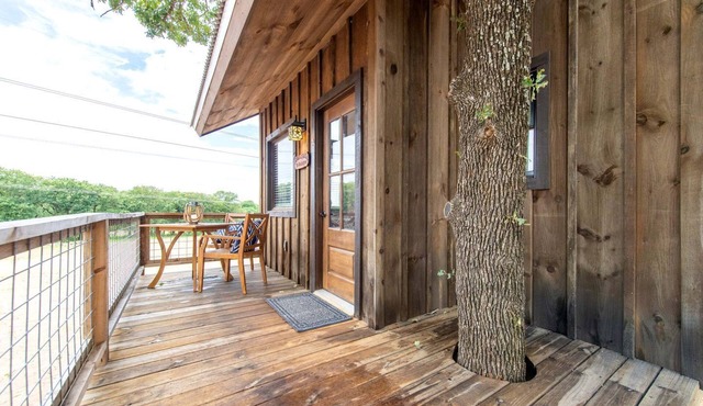 Texan Tree House for an Outdoor Adventure near Magnolia