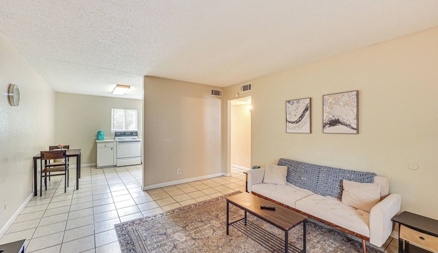 Texarkana Apartment < 1 Mi to Spring Lake Park!