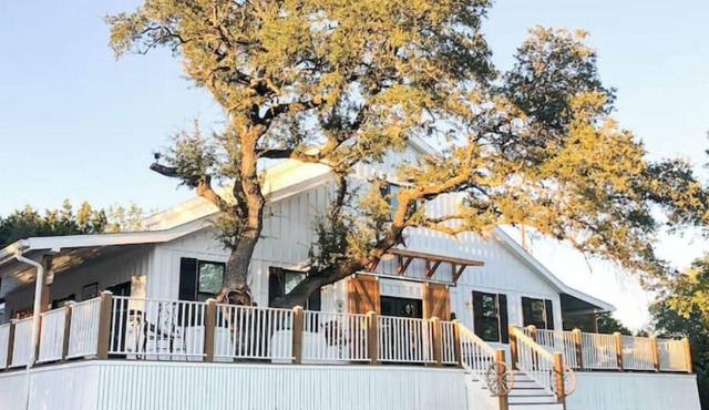Texas Ambience at the Barn and Silon