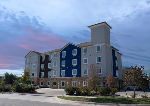 Texas Bungalows Hotel and Hotel Que at i35 Austin Pflugerville