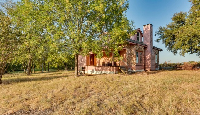 Texas Country Cottage on 15 Acres!