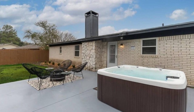 Texas Designer Home with Private Hot Tub and Pool!
