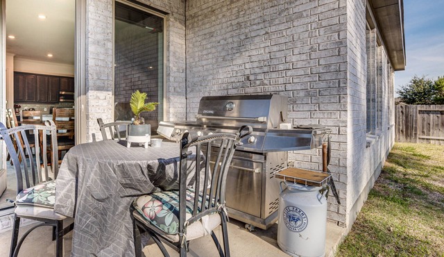 Texas Gem: Home Office & Patio, Near Lake Houston