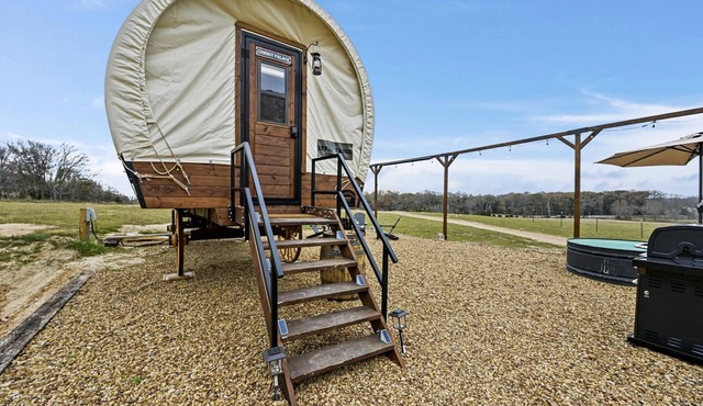 Texas Glamping near Murchison: Charming Wagon Rental Perfect for a Romantic Getaway