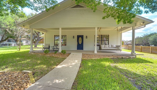 Texas Hill Country Retreat - Walk to Nueces River!
