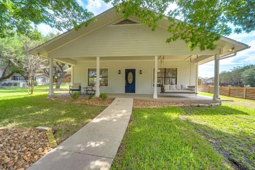 Texas Hill Country Retreat - Walk to Nueces River!