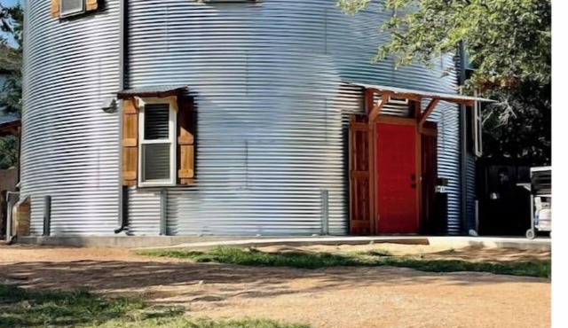 Texas Living, Silo Stylenn