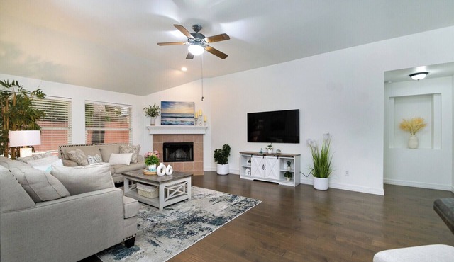 Texas Luxury Home II - 4 Bedrooms one story House