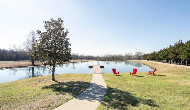Texas Ranch House with 5 Bedroom and Fish Pond